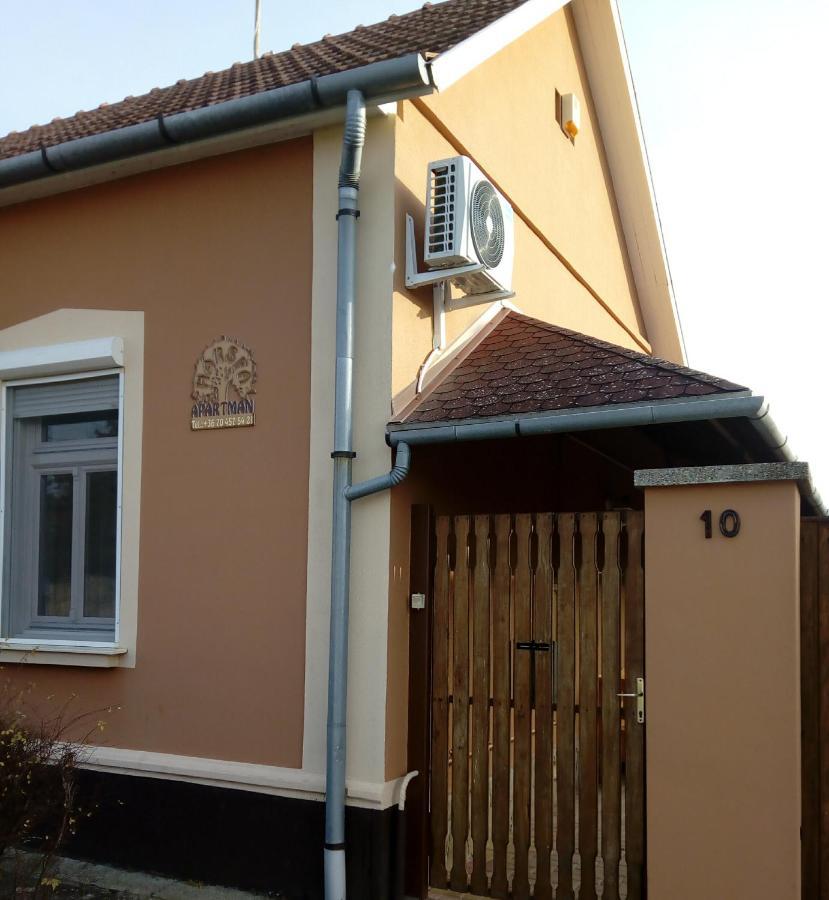 Hársfa apartman Makó Exteriör bild